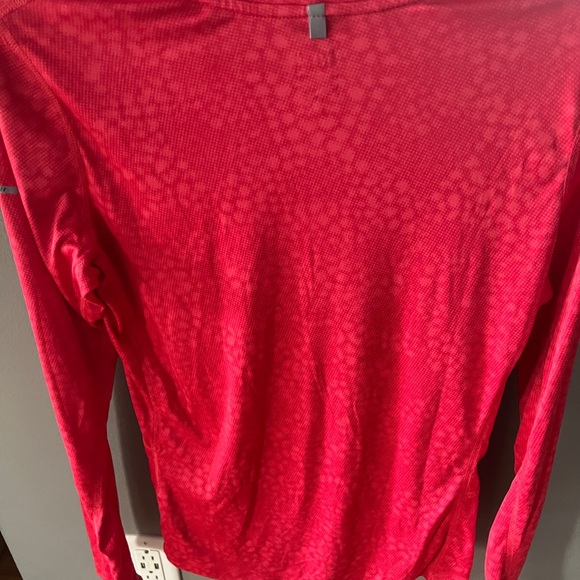 Nike Dri-Fit running top, size medium. - Picture 6 of 9